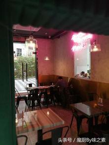 老外恶搞网红汉堡店,创意翻车引网友热议