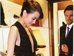 女明星被男明星啃胸照,男星深夜偷拍女星啃胸照片引发热议