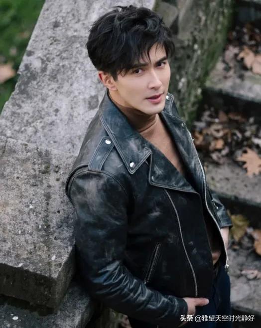 哪个明星潇洒帅气视频,XX明星潇洒帅气瞬间